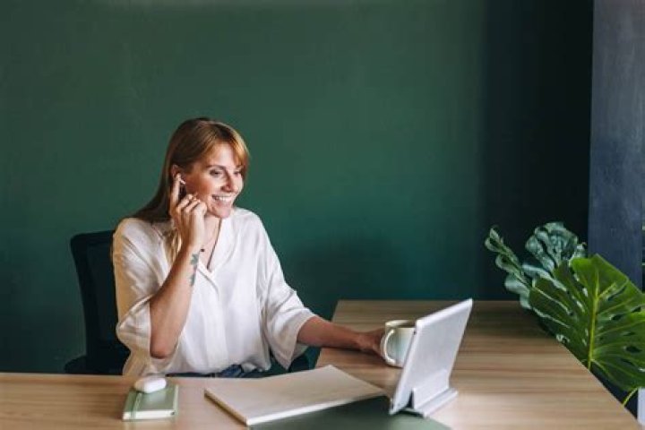 5 Key Steps to Set up a Solid Date with a Girl Over Text Playing With Fire