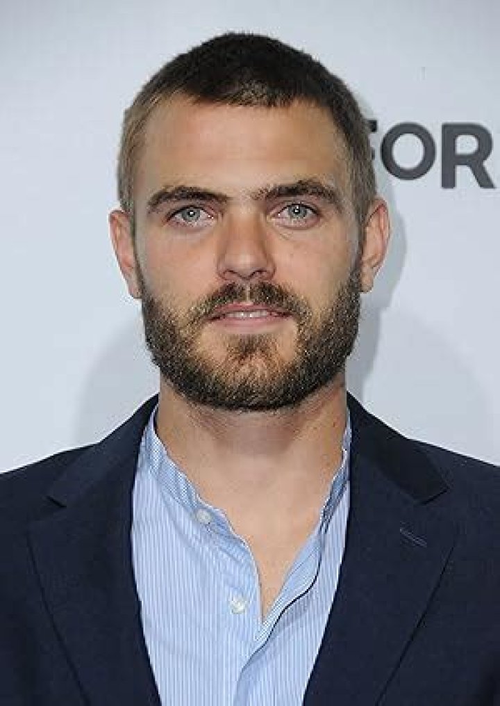 Alex Roe's Family Life Explored A Comprehensive Guide