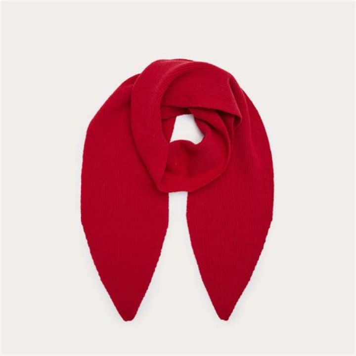 Bag Red Scarf Sprite.png