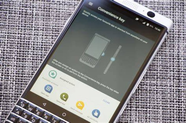 blackberry keyone review aa (4 of 30) convenience key Blackberry KeyOne convenience key