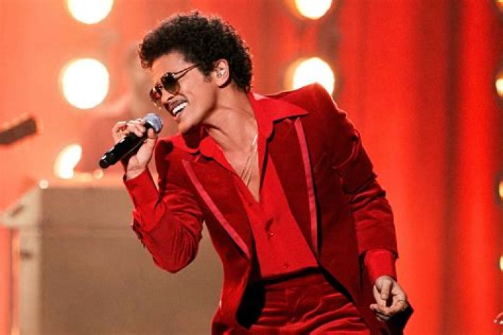 Bruno Mars' Luxurious Lifestyle Bruno Mars' Luxurious Lifestyle