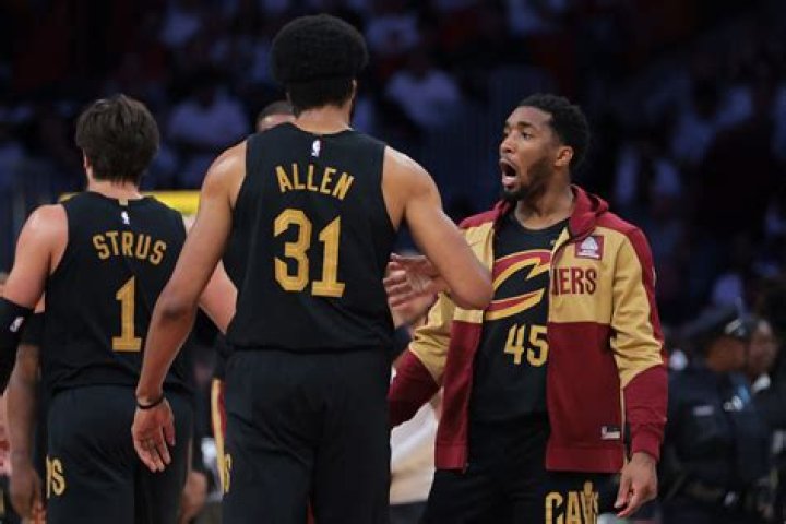 Cavs' Evan Mobley with red medical box
