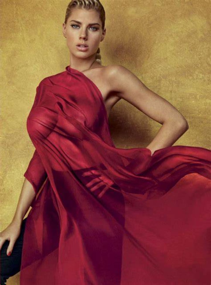 Charlotte McKinney boobs