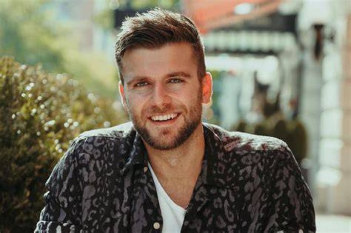 Chase Wright 'Hurt No More' Music Video Premiere Watch