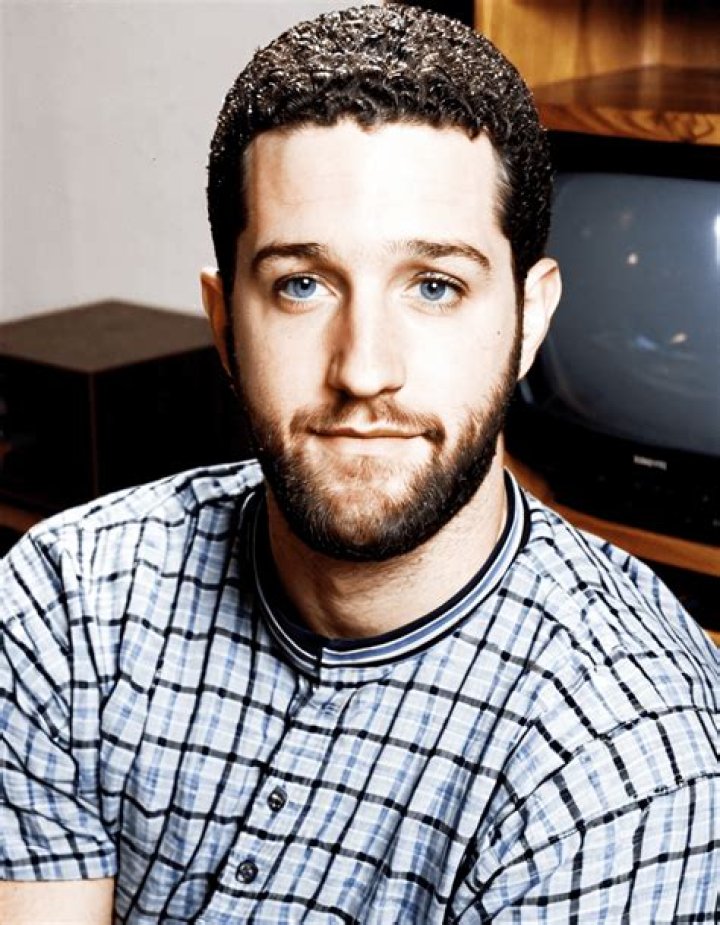 Dustin Diamond with his thumb up