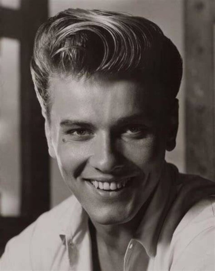 Eldergays, was Richard Davalos bisexual?