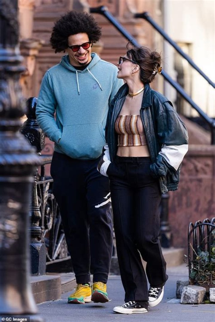 Eric André and Emily Ratajkowski at an NBA game.