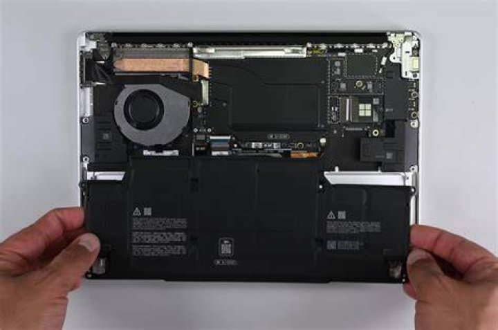 Fix released for Surface Book, Surface Pro 4 camera driver issue