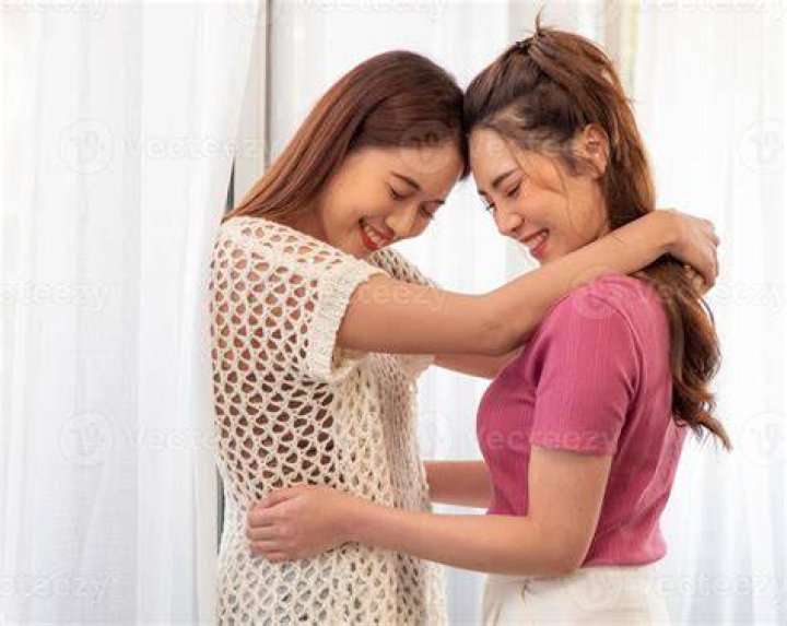 girlfriend is lesbian girlfriend is lesbian
