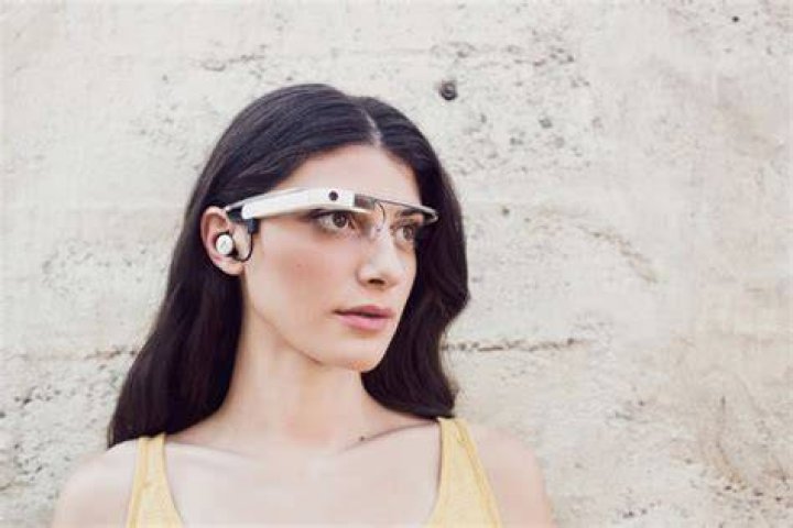 new-google-glass-earbud-2 Google Glass with earbud