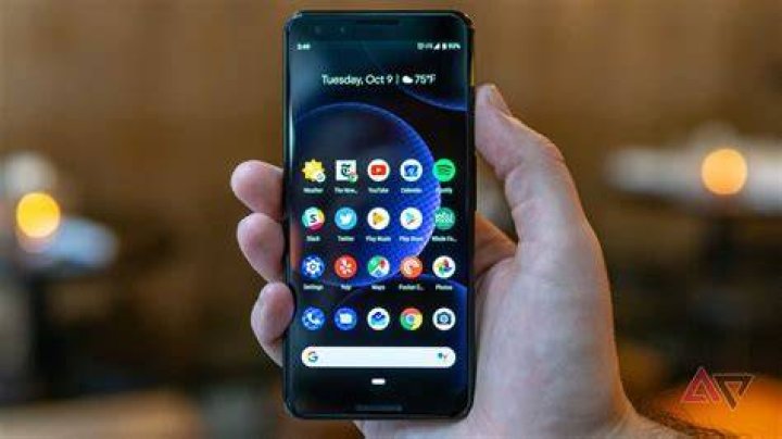 google assistant on the google pixel 3 2 google pixel 3 in hand google assistant voice