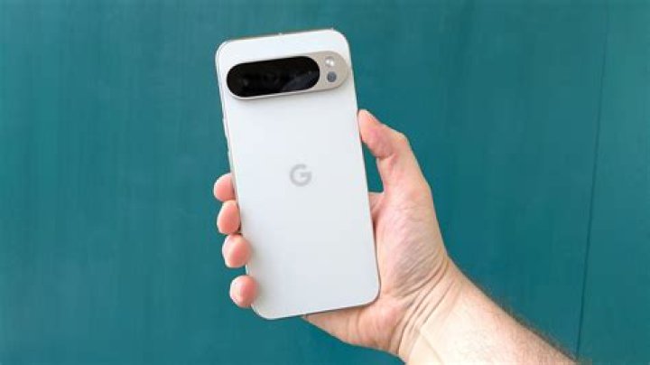 Google Pixel 5 in hand 1 1