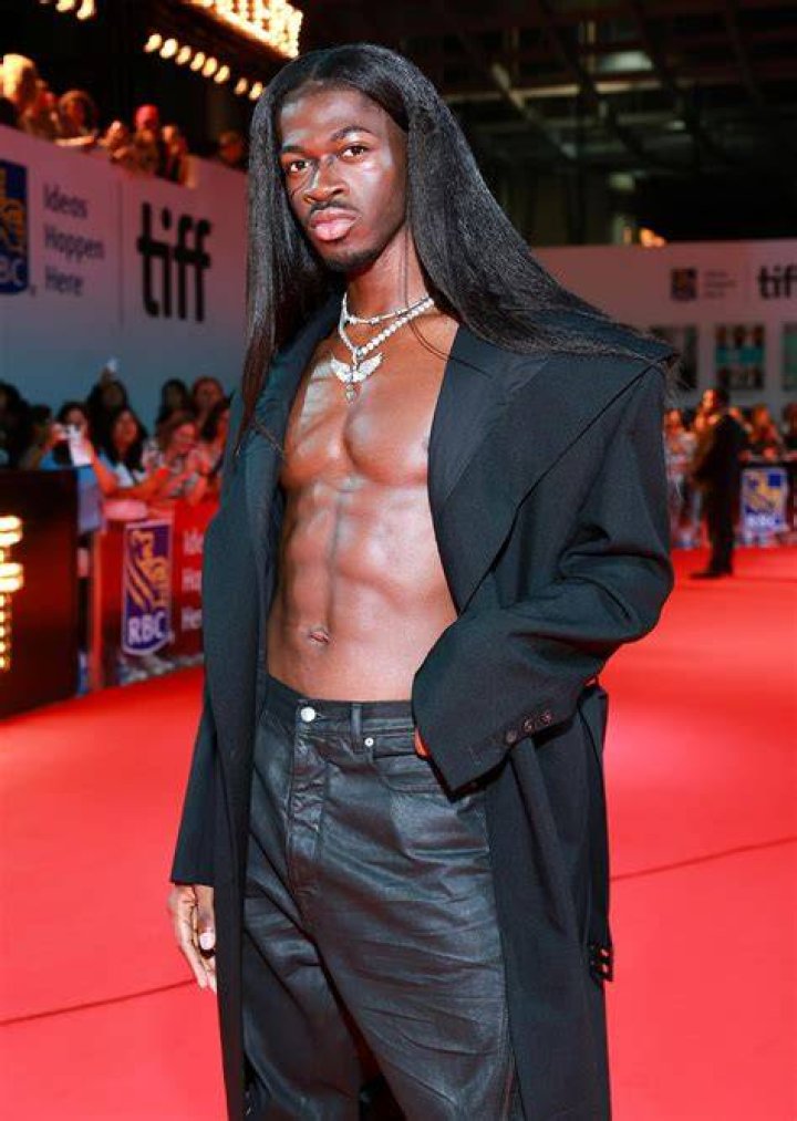 How Tall is Lil Nas X?