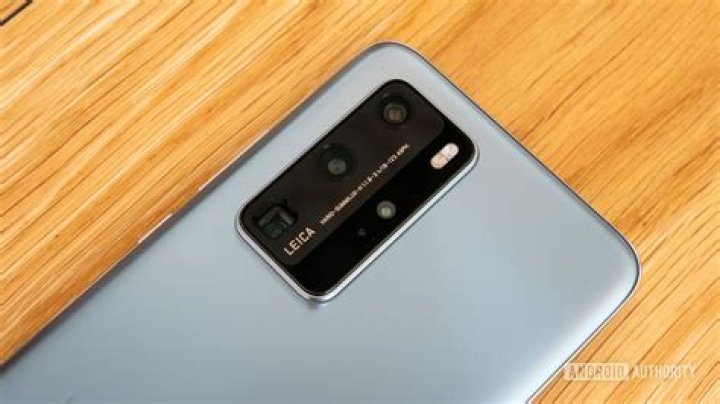 Huawei P40 Pro camera module and buttons in hand Huawei P40 Pro camera module and buttons in hand