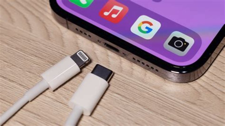 iPhone 12 Pro Lightning port