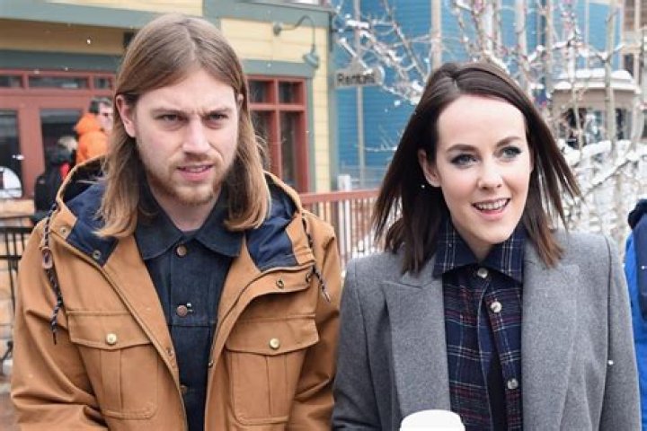 Jena Malone welcomes son Ode Mountain