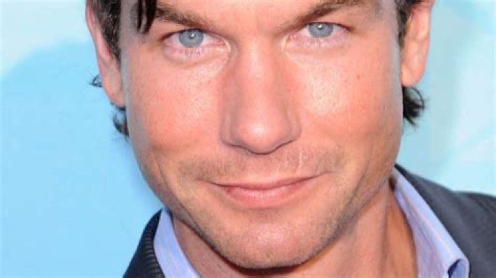 Jerry O'Connell and Rebecca Romijn strike in support of the WGA.
