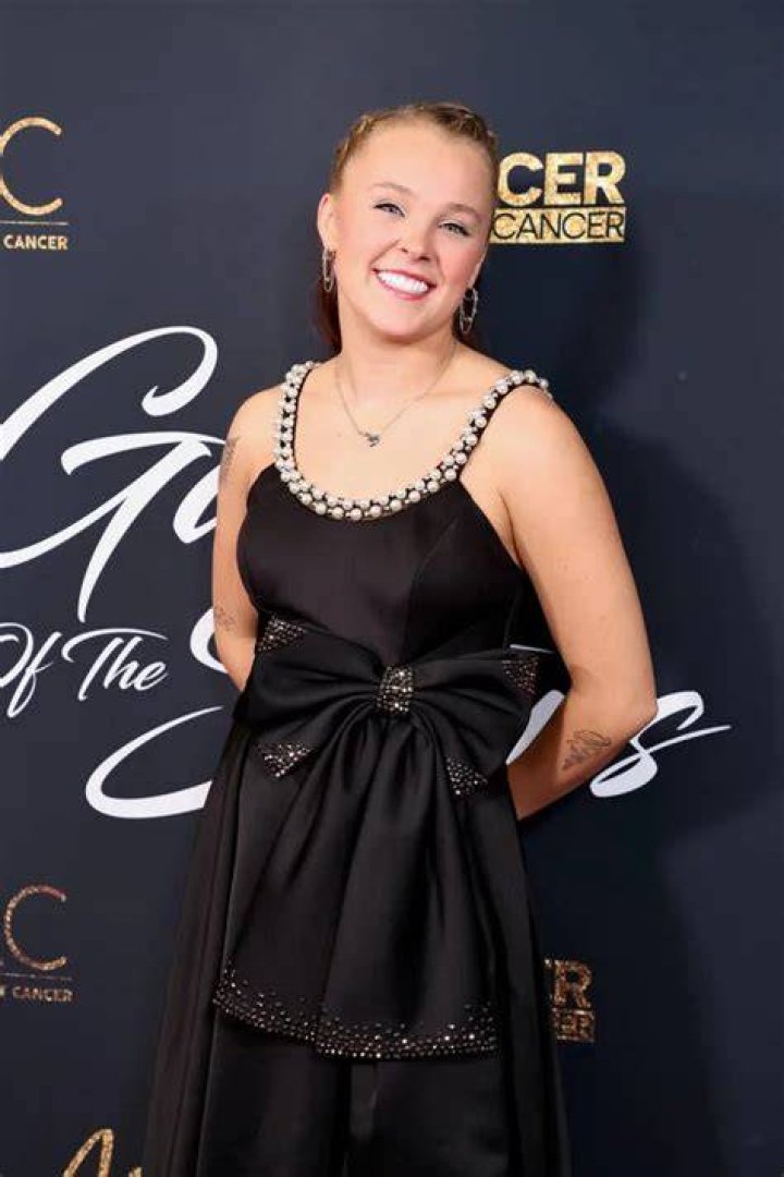 Jojo Siwa on red carpet, smiling