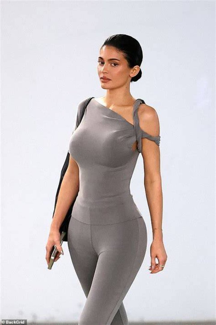 kylie jenner boobs