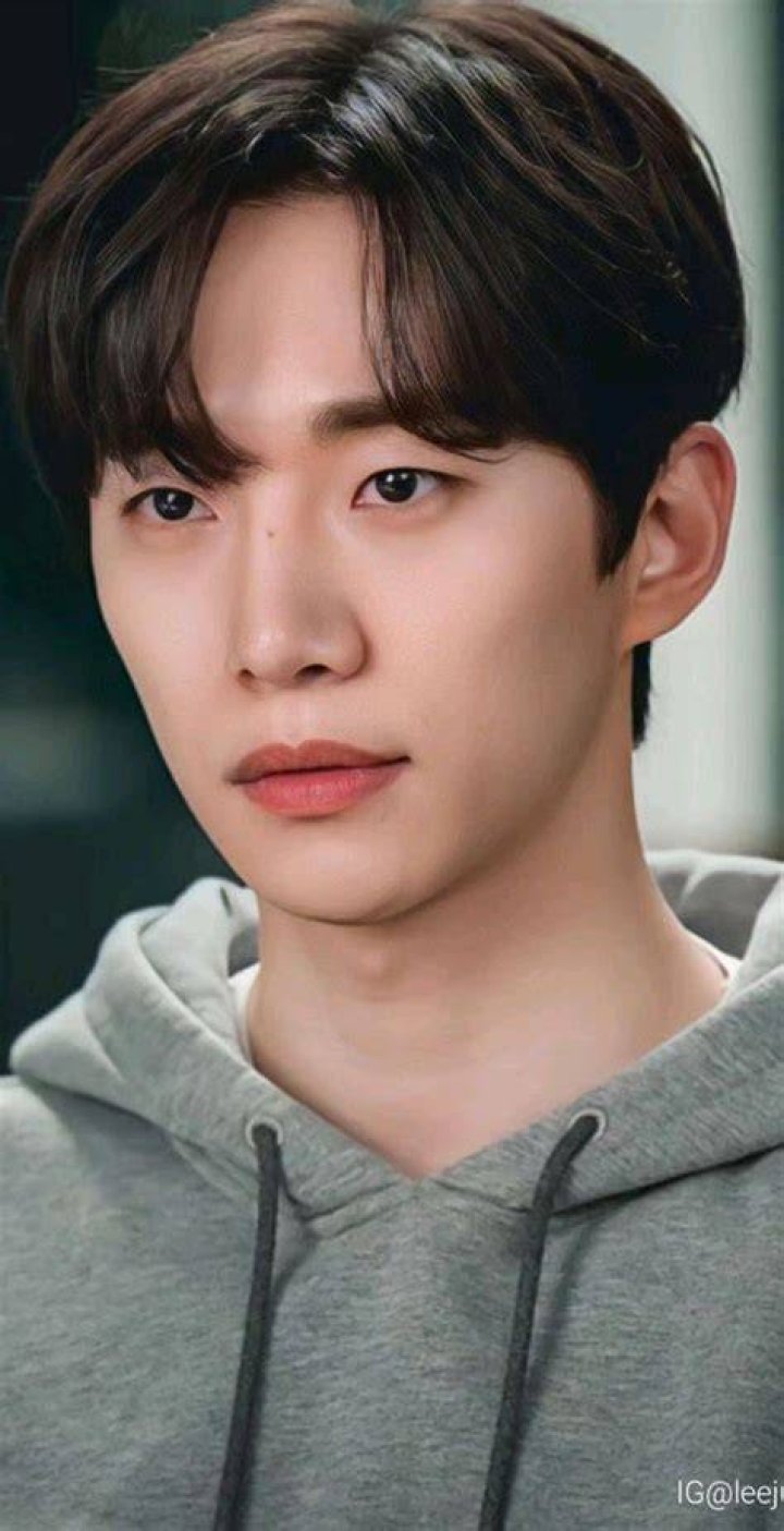 Lee Junho's best 5 Kdramas from Good Manager to The Red Sleeve you