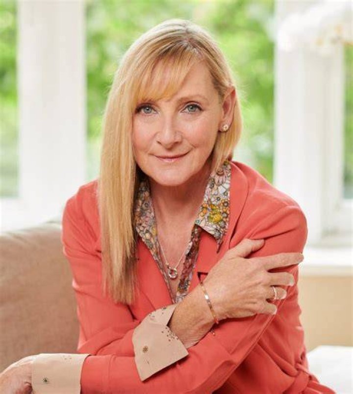 Lesley Sharp Biography, Height & Life Story Super Stars Bio