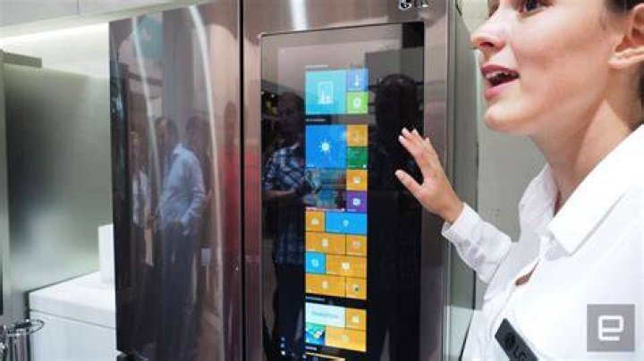 LG debuts Windows 10 smart fridge