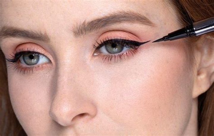 Makeup For Small Eyes: How to Make Your Eyes Look Bigger