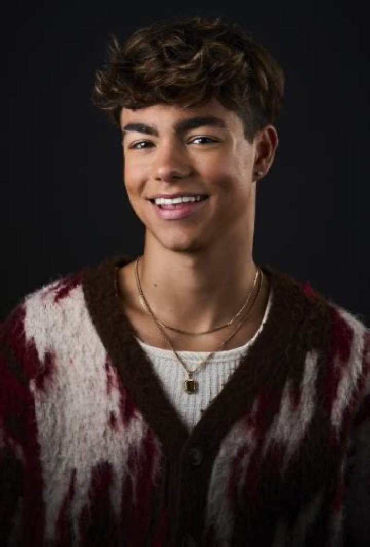Malachi Barton Biography, Height & Life Story Super Stars Bio