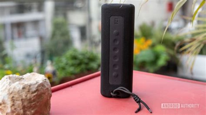 Mi Portable Bluetooth Speaker showing buttons and controls Mi Portable Bluetooth Speaker showing buttons and controls