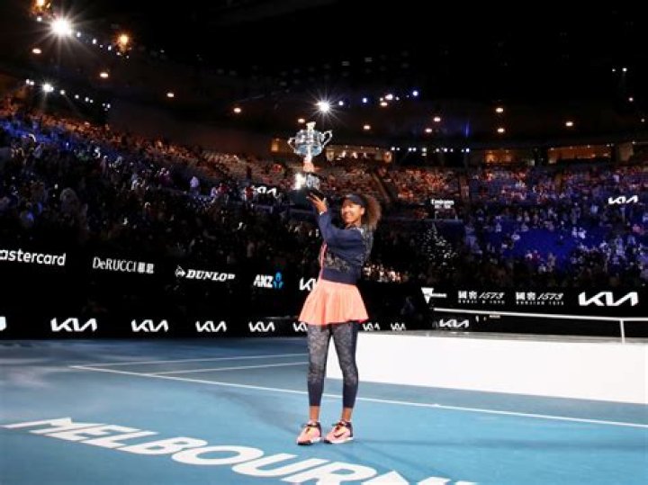 Naomi Osaka with Australian Open trophy