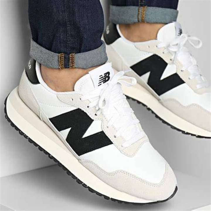 New Balance 237 Sneaker SSENSE