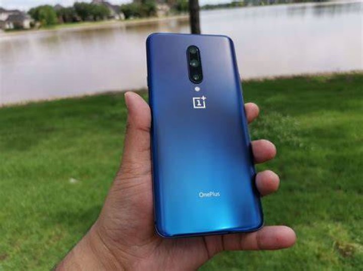 OnePlus 7 Pro nebula blue and almond colors OnePlus 7 Pro nebula blue and almond colors