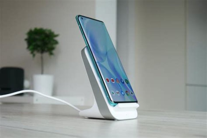 OnePlus 8 Pro wireless charger back OnePlus 8 Pro wireless charger back