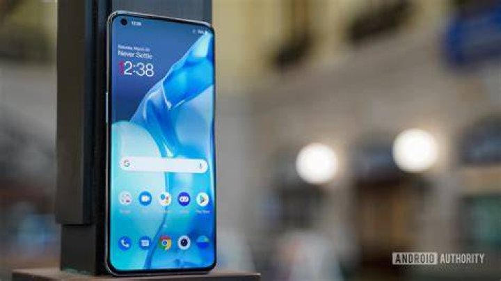 OnePlus 9 Pro left profile OnePlus 9 Pro left profile