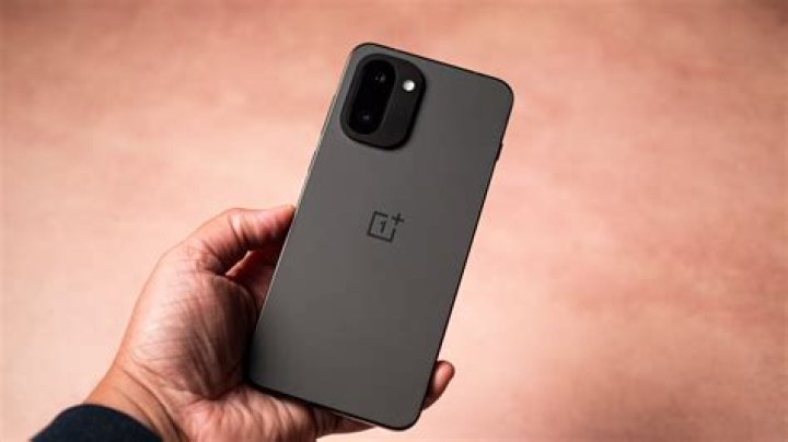 OnePlus 9 review profile