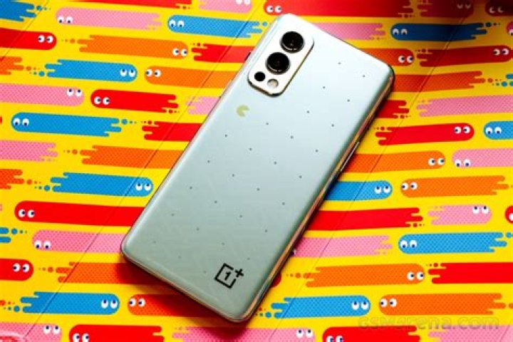 OnePlus Nord 2 Pac Man edition in case placed on top of swtich running pacman 99