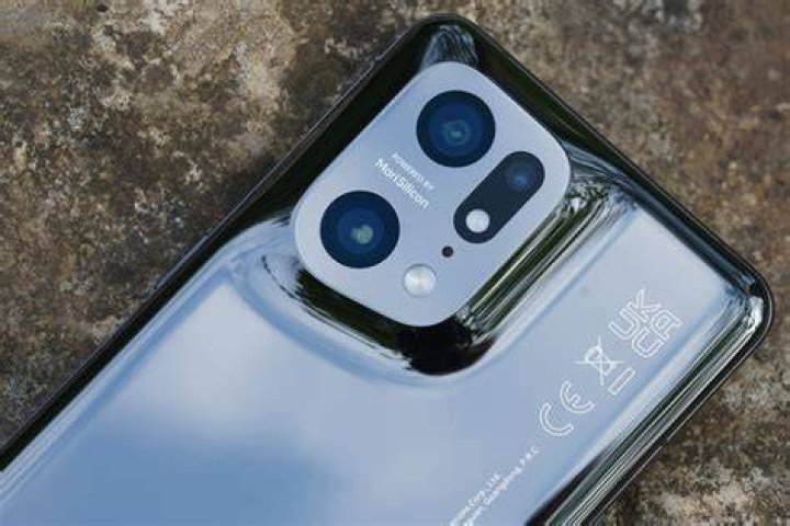 Oppo Find X5 Pro Camera 3 Oppo Find X5 Pro Camera lense close up