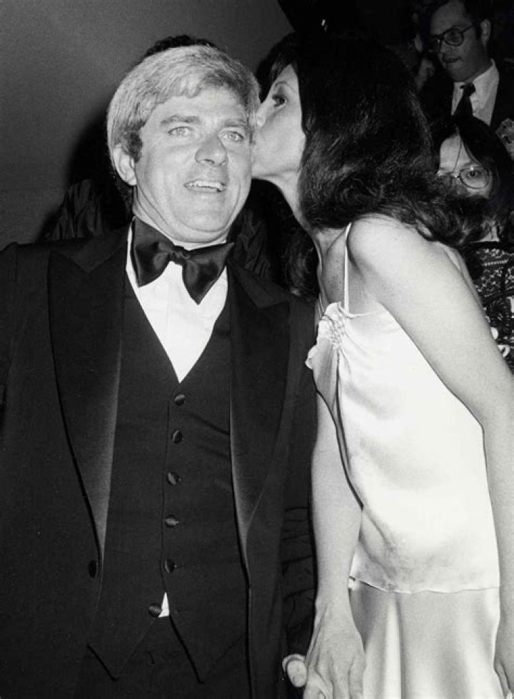 Phil Donahue and Marlo Thomas posing