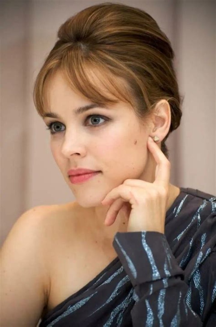 Rachel McAdams posing