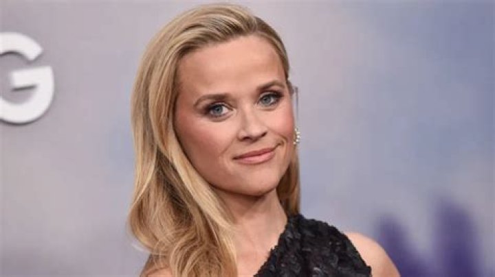 Reese Witherspoon posing