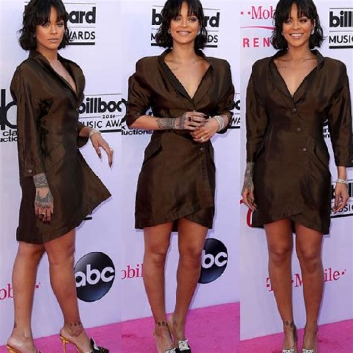 Rihanna Height