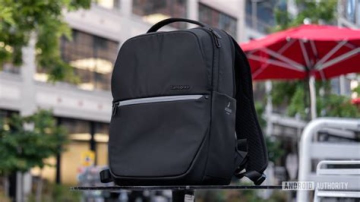 Samsonite Konnect i with Google Jaquard shooting into backpack 1 Samsonite Konnect i with Google Jaquard shooting into backpack 1