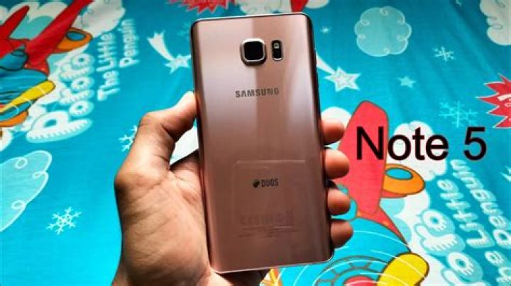 Samsung Galaxy Note 5 in hand 2 Samsung Galaxy Note 5 in hand 2