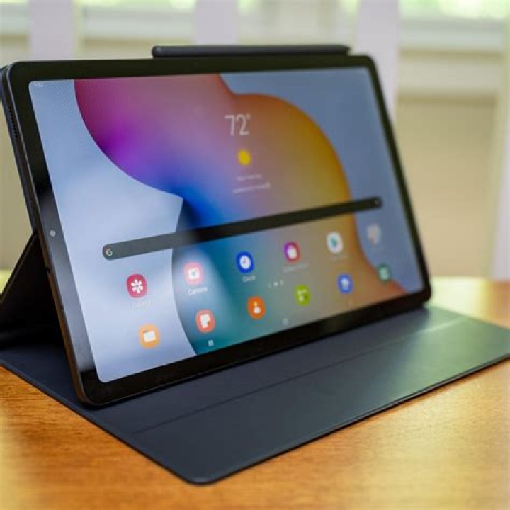 Samsung Galaxy Tab S6 on table with S Pen Samsung Galaxy Tab S6 on table with S Pen