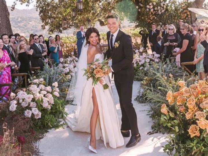 Sarah hyland wedding