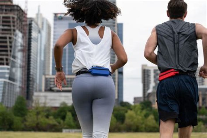 SPIbelt’s Nonslip Running Belt Keeps My Essentials Safe While Training