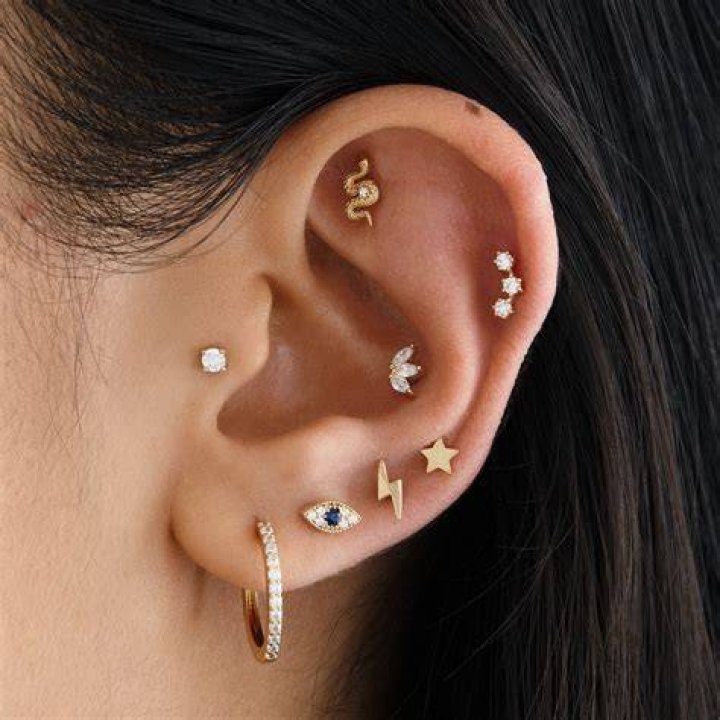 Studs earrings