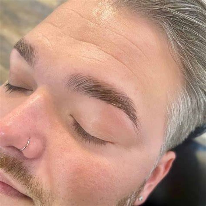 STYLECASTER | eyebrow shaping | eyebrow tutorial | eyebrow shaping for beginners how to do your eyebrows at home | at home eyebrow kit | at home waxing brows | at home eyebrow grooming | eyebrow shaping plucking