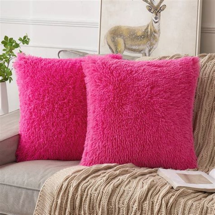 STYLECASTER | Pillows So Fuzzy They're Basically Blankets