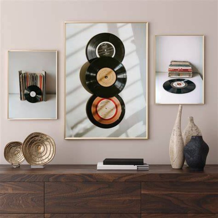 Vinyl Record Art with sticker Bee Gee's BROKEN RECORD